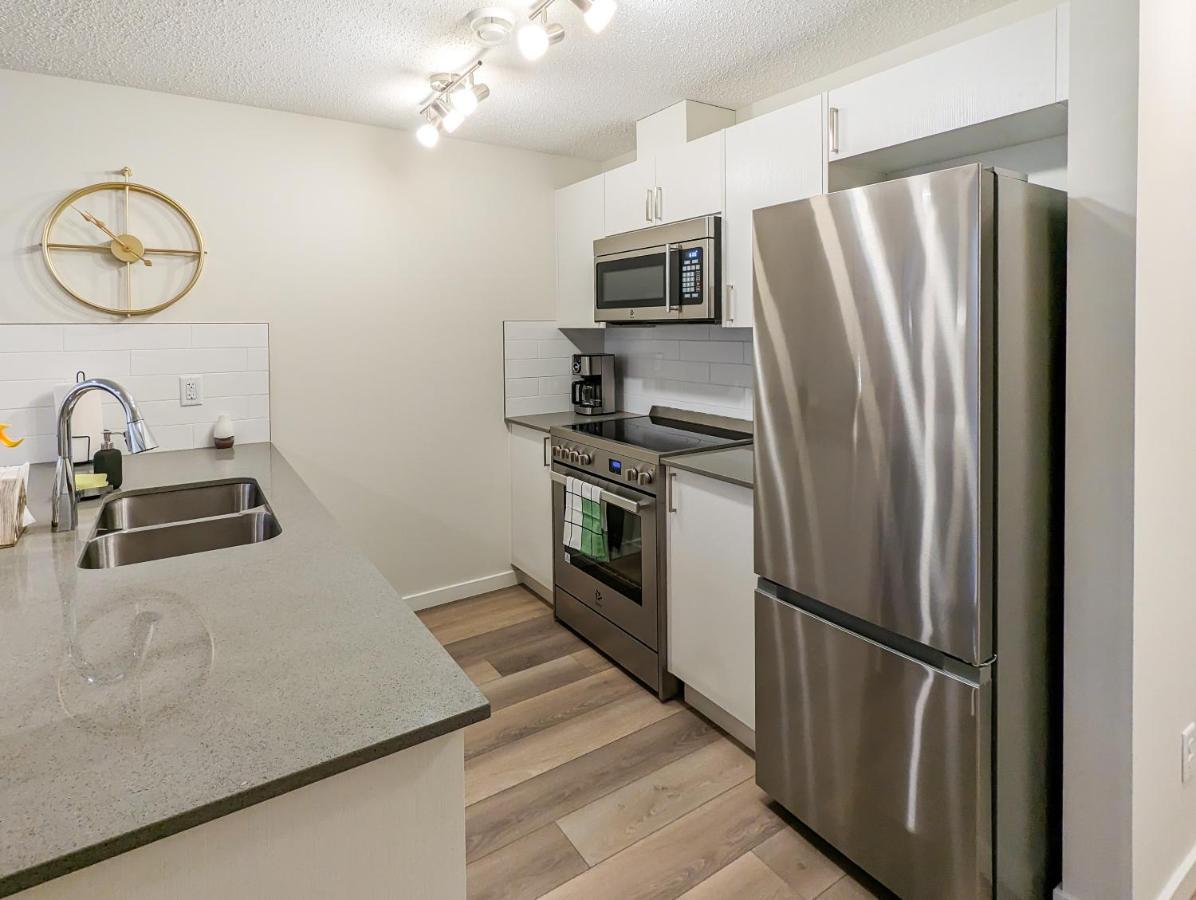 Globalstay New Apartments In Cranbrook Free Street Parking YYC Eksteriør billede