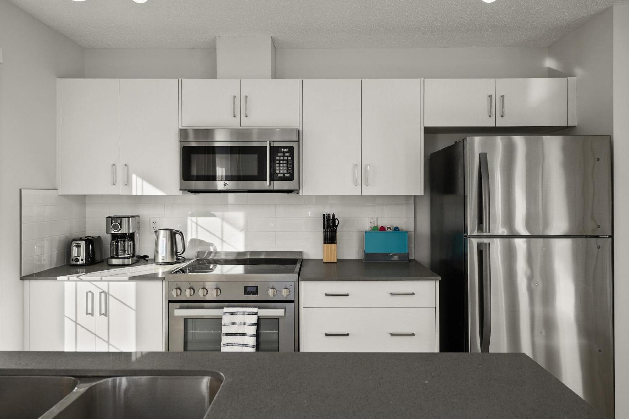 Globalstay New Apartments In Cranbrook Free Street Parking YYC Eksteriør billede