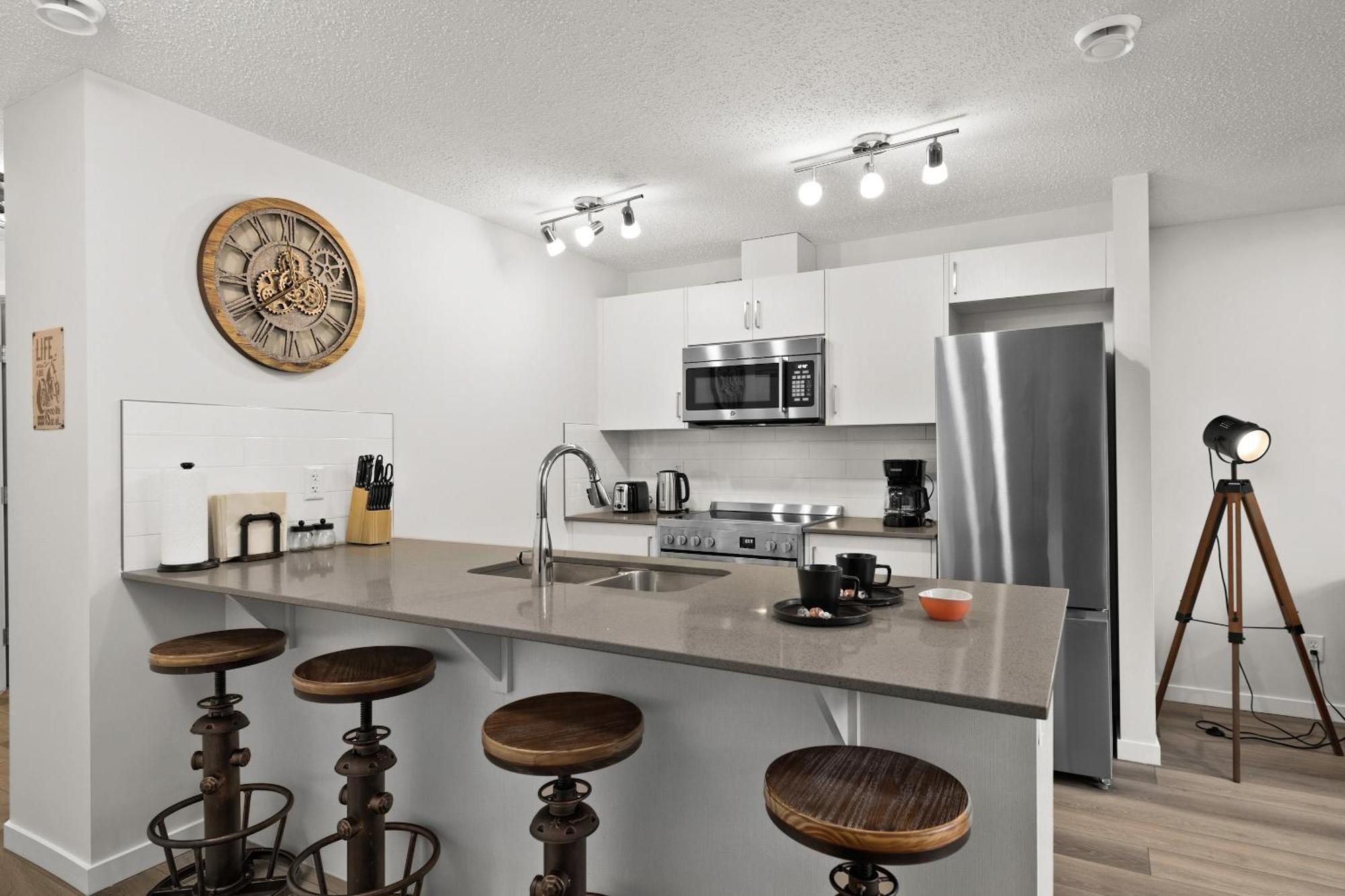 Globalstay New Apartments In Cranbrook Free Street Parking YYC Eksteriør billede